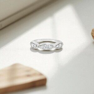 0.50 ctw Twist Lab-Grown Diamond Ring in 925 Sterling Silver